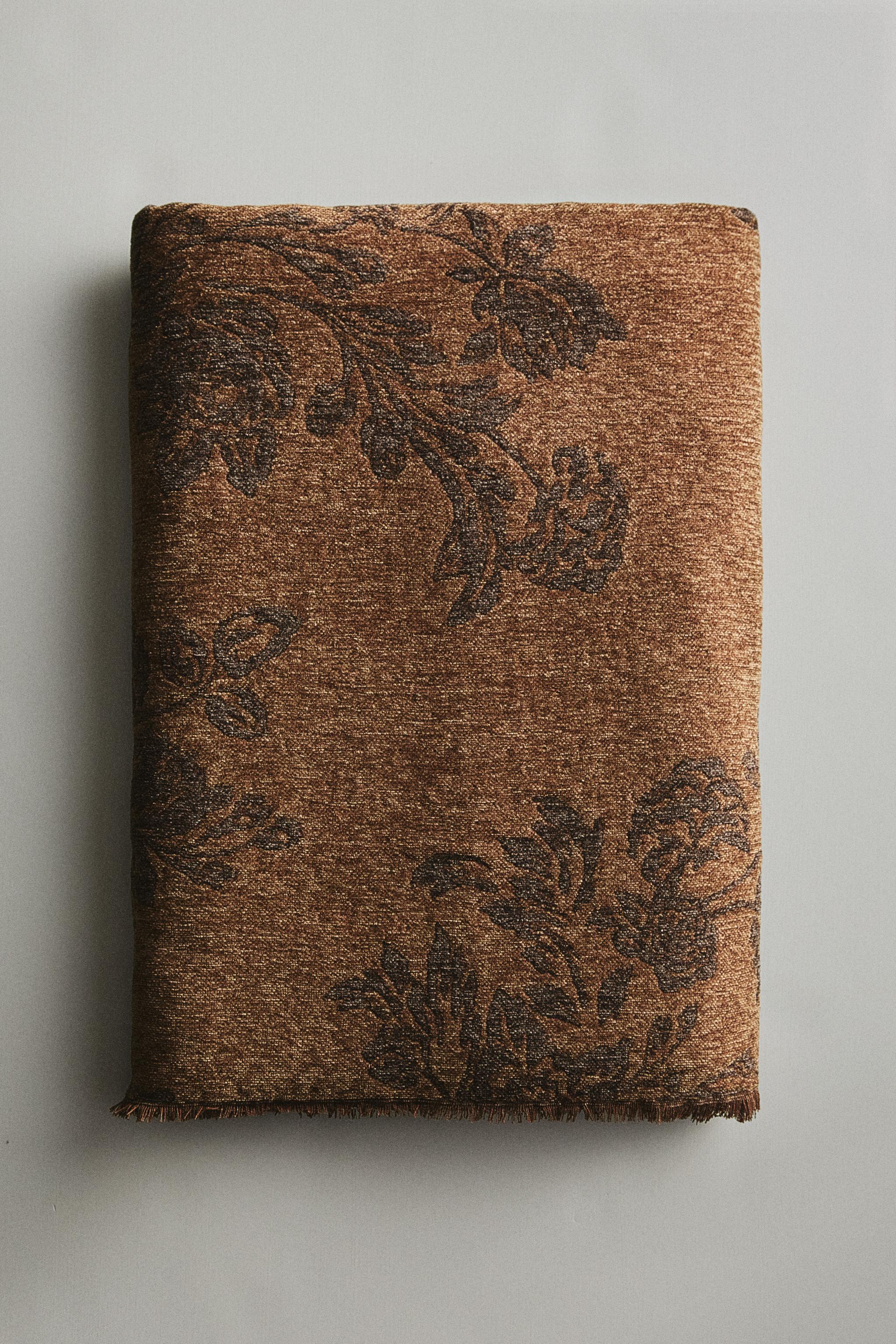 JACQUARD CHENILLE BLANKET